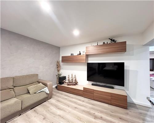 Ultracentral 4 camere, etaj 2 , superfinisat