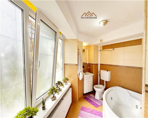 Apartament  3 camere,cu curte privata, Luminisului, zona Sifa
