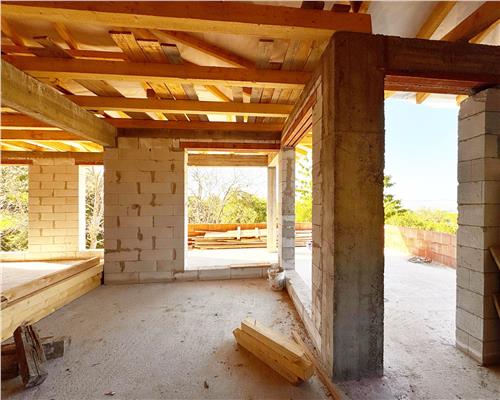 Casa la rosu, cu 16 ari teren, in inima naturii, Cicirlau