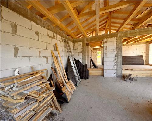 Casa la rosu, cu 16 ari teren, in inima naturii, Cicirlau