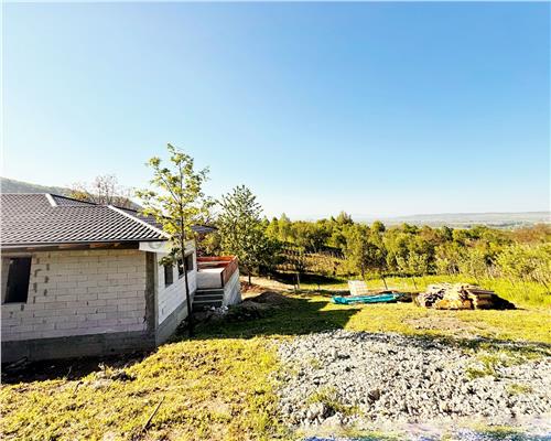 Casa la rosu, cu 16 ari teren, in inima naturii, Cicirlau