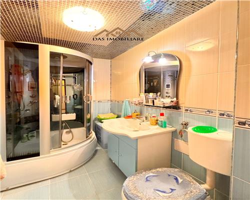 Apartrament  2 camere decomandat,ultracentral, etaj 2
