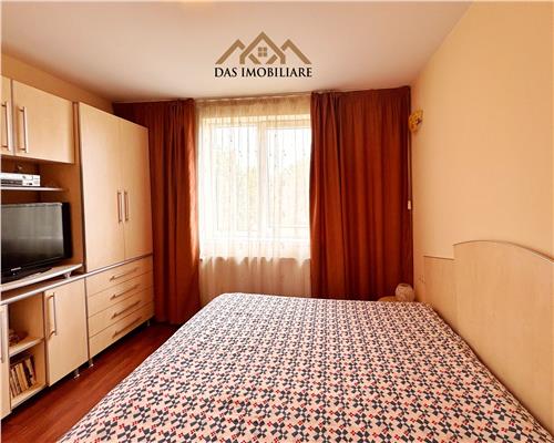 Apartrament  2 camere decomandat,ultracentral, etaj 2