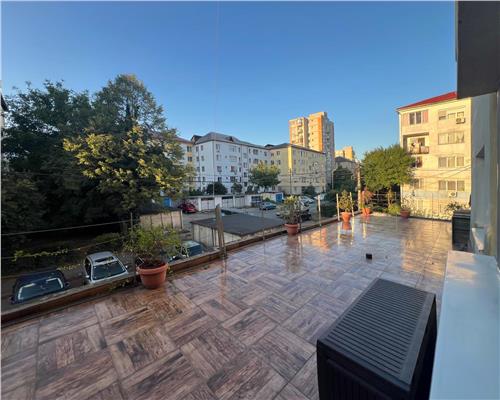 Inchiriez apartament 4 camere, et 1, zona Vivo