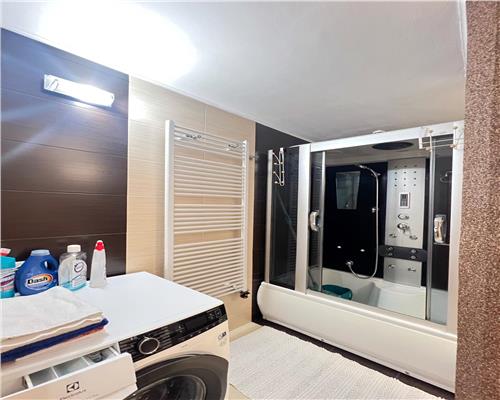 Inchiriez apartament 4 camere, et 1, zona Vivo