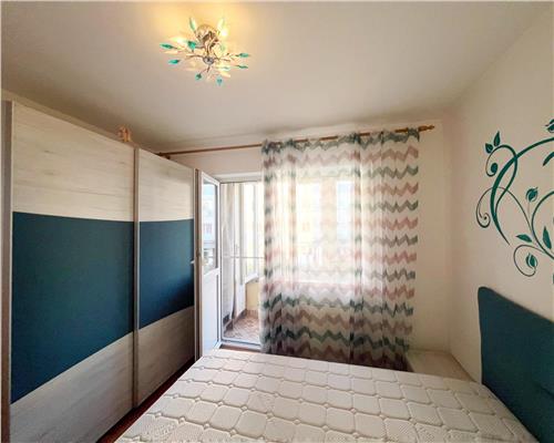 Inchiriez apartament 4 camere, et 1, zona Vivo