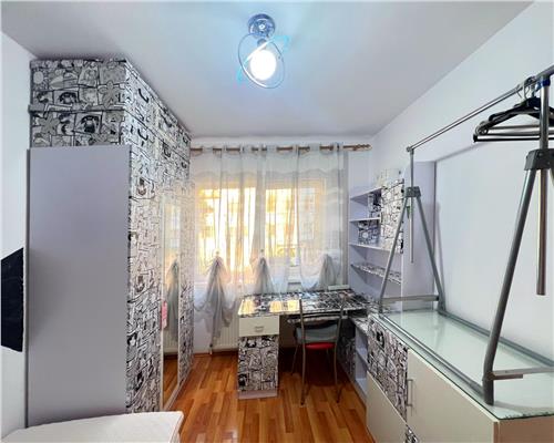Inchiriez apartament 4 camere, et 1, zona Vivo