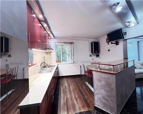 Inchiriez apartament 4 camere, et 1, zona Vivo