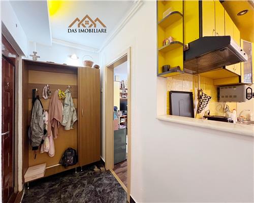 Apartament 3 camere, et. 3/4 , str. Cuza Voda