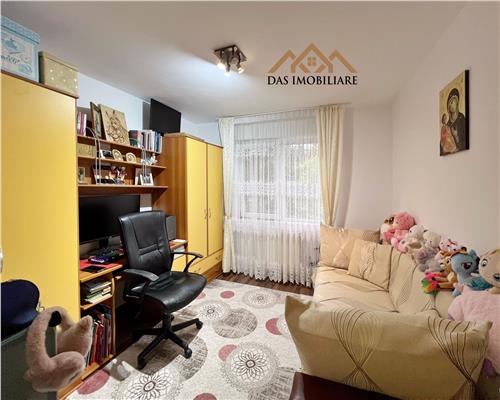 Apartament 3 camere, et. 3/4 , str. Cuza Voda