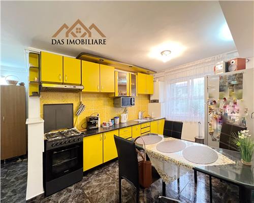 Apartament 3 camere, et. 3/4 , str. Cuza Voda