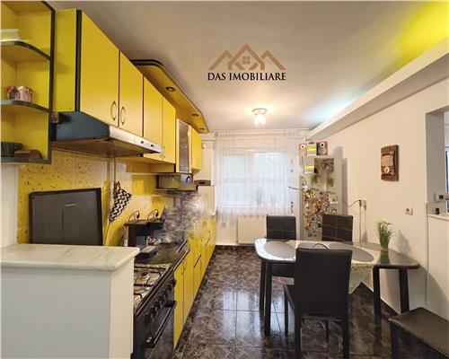 Apartament 3 camere, et. 3/4 , str. Cuza Voda
