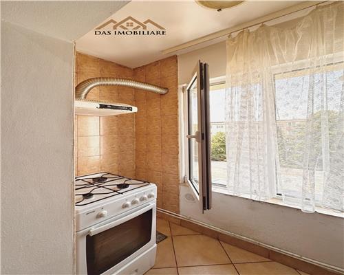Apartament 2 camere decomandat, etaj intermediar, str. Dobrogei