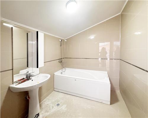 Apartament 3 camere , etaj 2, zona Centrul Vechi