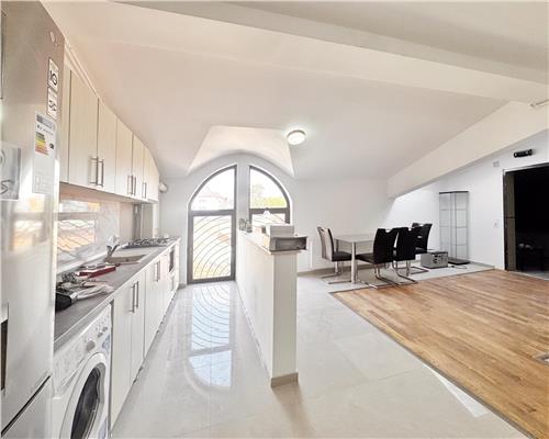 Apartament 3 camere , etaj 2, zona Centrul Vechi