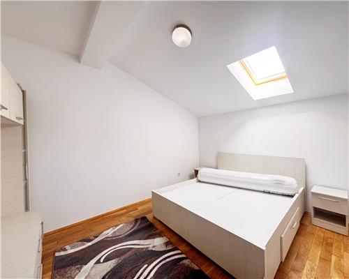 Apartament 3 camere , etaj 2, zona Centrul Vechi