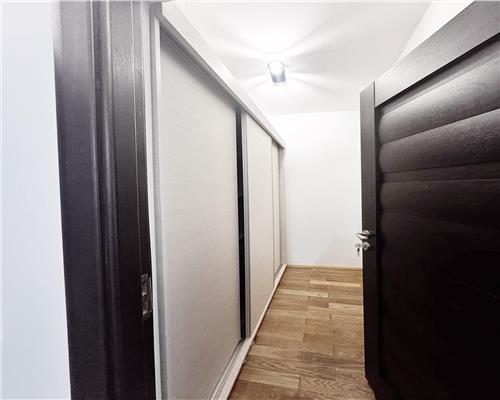 Apartament 3 camere , etaj 2, zona Centrul Vechi