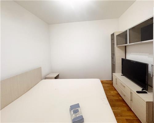 Apartament 3 camere , etaj 2, zona Centrul Vechi