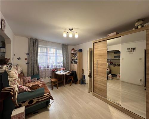 Apartament 2 camere, etaj 1, str. Melodiei, zona scolii 5