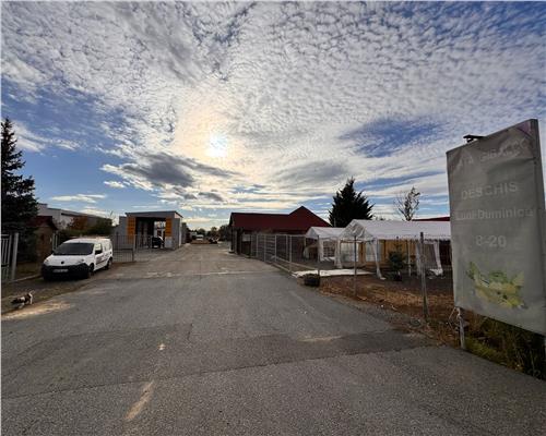 OPORTUNITATE, 11000 mp teren intravilan, cu diverse constructii pe el, Seini la DN