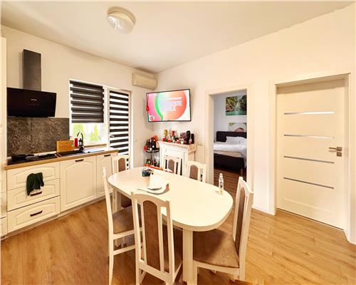 Apartament 3 camere, cu curte generoasa, zona Lamaitei