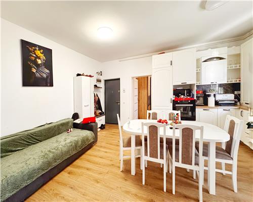 Apartament 3 camere, cu curte generoasa, zona Lamaitei