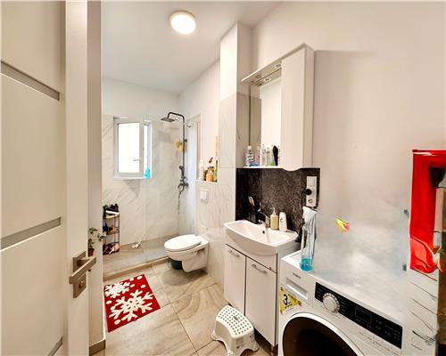 Apartament 3 camere, cu curte generoasa, zona Lamaitei