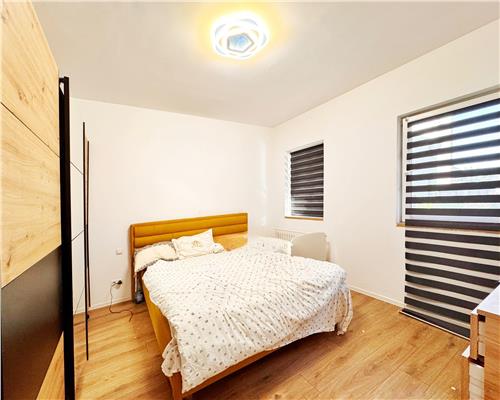 Apartament 3 camere, cu curte generoasa, zona Lamaitei