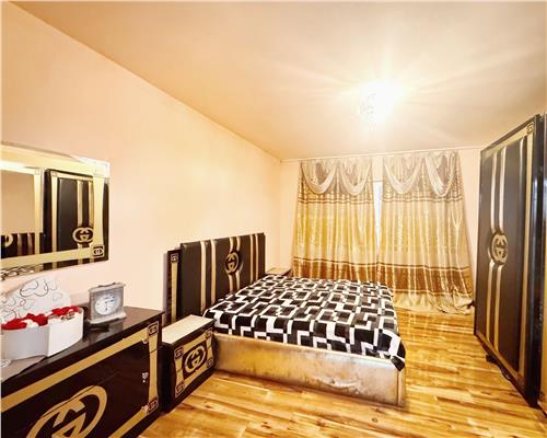 Vila moderna, P+E+M, în centrul Borlestiului – 450 mp utili, teren 44 ari.