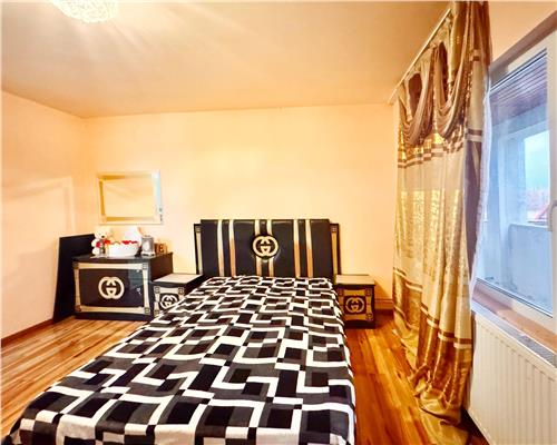 Vila moderna, P+E+M, în centrul Borlestiului – 450 mp utili, teren 44 ari.