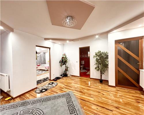 Vila moderna, P+E+M, în centrul Borlestiului – 450 mp utili, teren 44 ari.