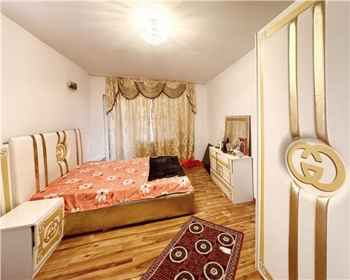 Vila moderna, P+E+M, în centrul Borlestiului – 450 mp utili, teren 44 ari.