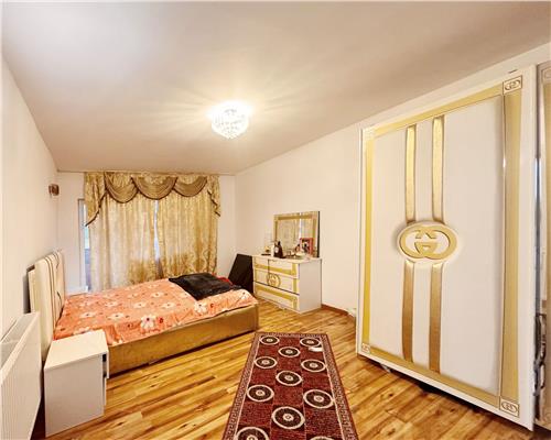 Vila moderna, P+E+M, în centrul Borlestiului – 450 mp utili, teren 44 ari.