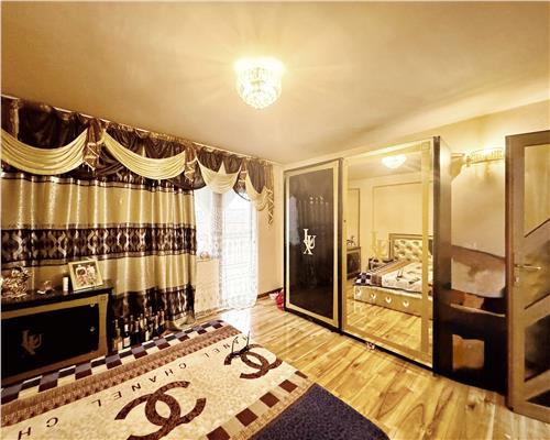 Vila moderna, P+E+M, în centrul Borlestiului – 450 mp utili, teren 44 ari.