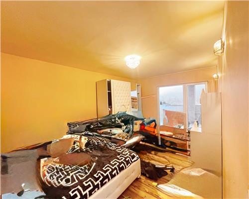 Vila moderna, P+E+M, în centrul Borlestiului – 450 mp utili, teren 44 ari.