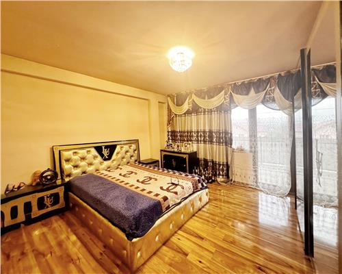 Vila moderna, P+E+M, în centrul Borlestiului – 450 mp utili, teren 44 ari.