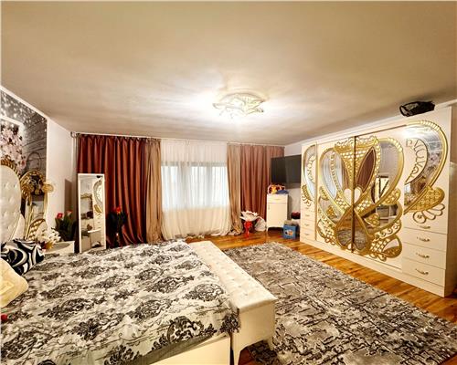 Vila moderna, P+E+M, în centrul Borlestiului – 450 mp utili, teren 44 ari.