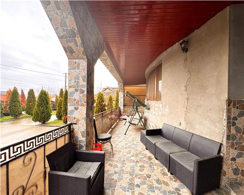 Vila moderna, P+E+M, în centrul Borlestiului – 450 mp utili, teren 44 ari.