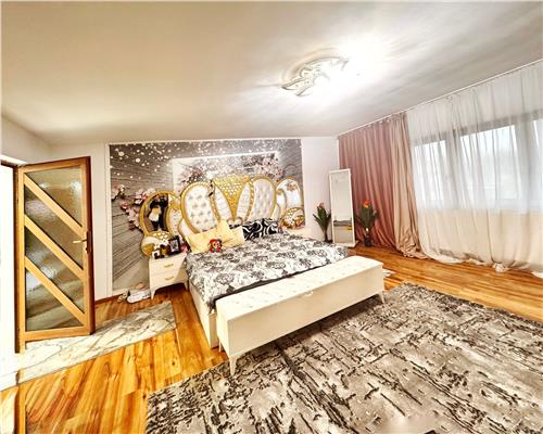 Vila moderna, P+E+M, în centrul Borlestiului – 450 mp utili, teren 44 ari.