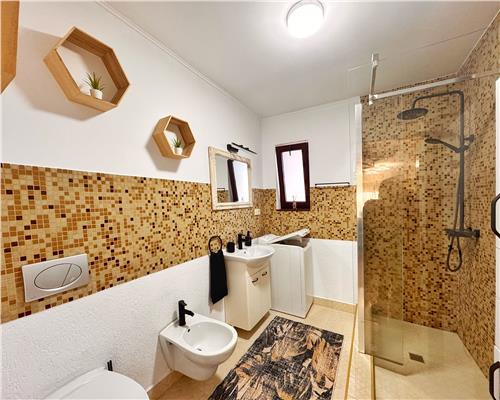 Apartament 3 camere si loc de parcare zona Marul de Aur