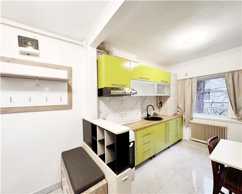 Ultracentral ,str. Bilascu, 2 camere semidecomandat, parter