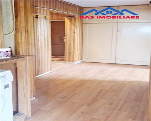 Apartament 3 camere decomandat, etaj 1, str. G. Cosbuc