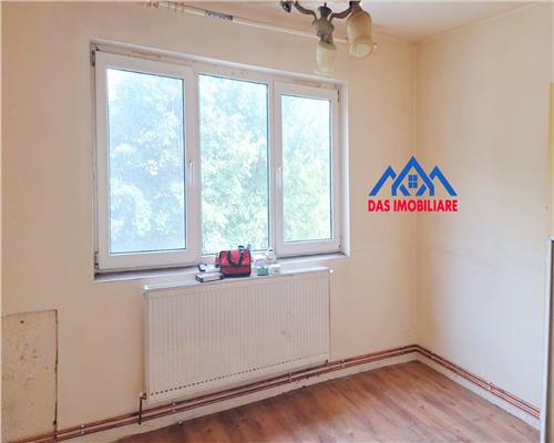 Apartament 3 camere decomandat, etaj 1, str. G. Cosbuc