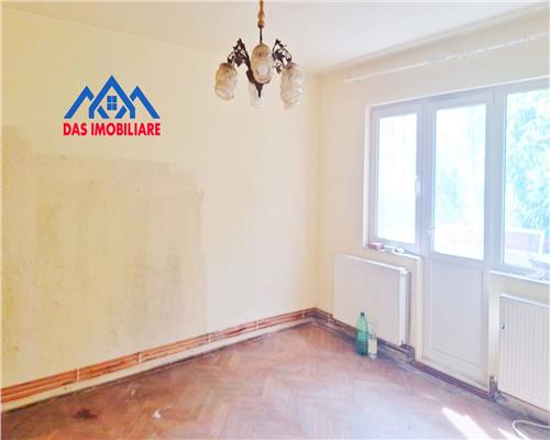 Apartament 3 camere decomandat, etaj 1, str. G. Cosbuc