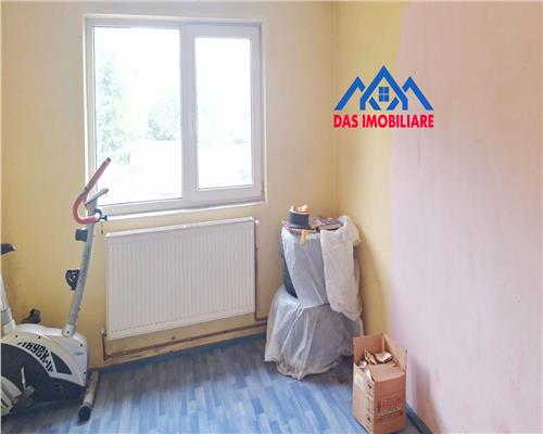 Apartament 3 camere decomandat, etaj 1, str. G. Cosbuc