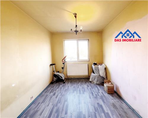 Apartament 3 camere decomandat, etaj 1, str. G. Cosbuc