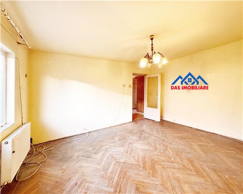 Apartament 3 camere decomandat, etaj 1, str. G. Cosbuc