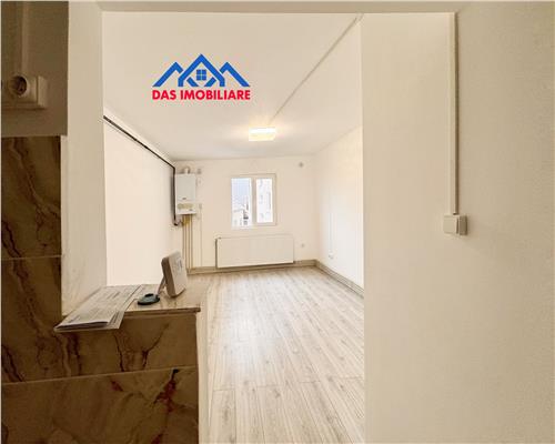 Garsoniera renovata, etaj 2, str. Berzei