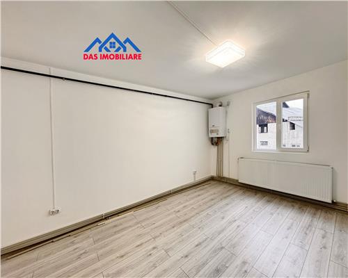 Garsoniera renovata, etaj 2, str. Berzei