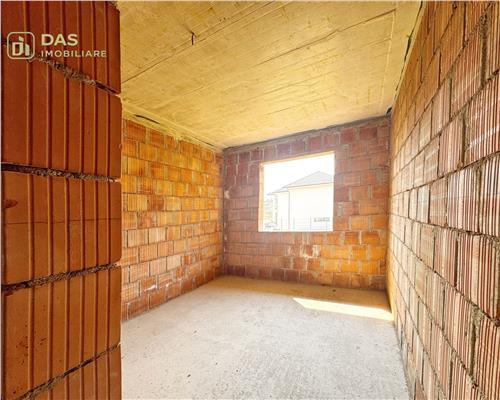 Casa la rosu, pe un nivel, pe dealul Grosiului